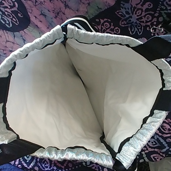 VS PINK Iridescent Drawstring Bag and Water Bottle - Picture 3 of 5